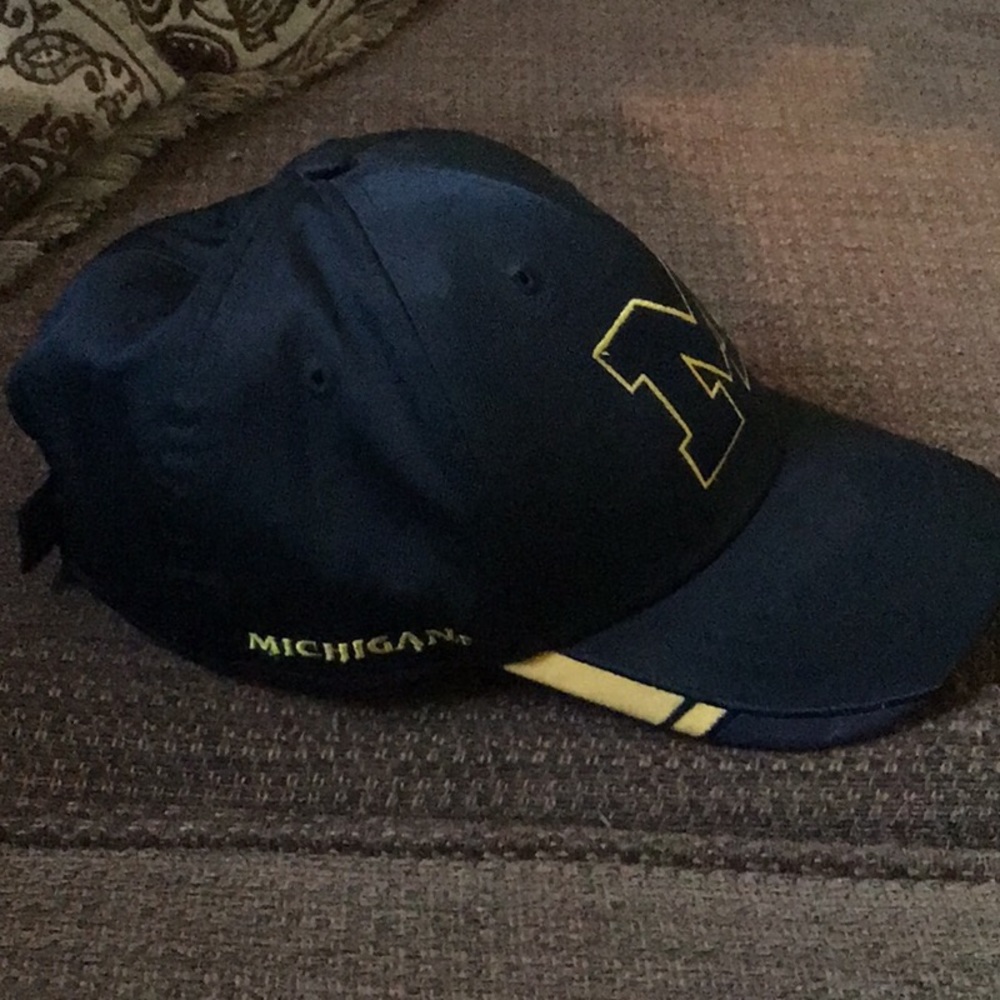 Michigan hat - Picture 2 of 2